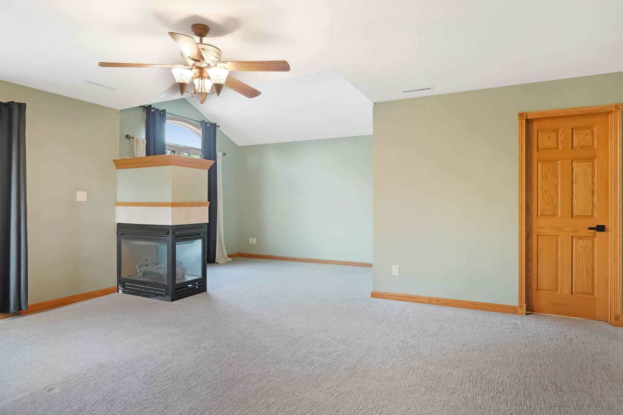 Looking for the perfect home for entertaining? 4129 Tiffany Lane is THE home for you!